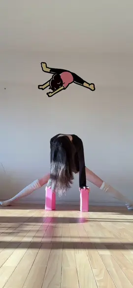 開脚の練習How to do the splits【概要】ヨガブロックを使った練習方法。回復は目安です。呼吸を止めずゆっくりマイペースで行って下さいね#training#stretch #yoga
