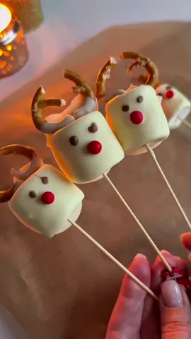 Marshmallow Christmas reindeers #fyp #christmasrecipe #christmas #xmas #quickdessert 