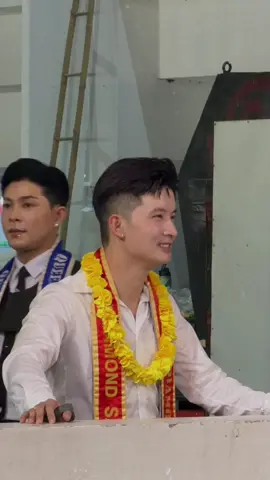 “Sơmi trắng + nụ cười đó = combo hủy diệt.