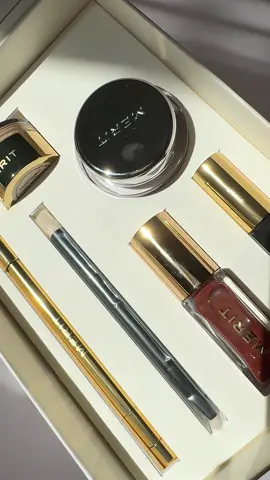 I’ve been on such a Merit streak recently and realizing how much I love their products- especially if you want to do effortless and elegant looks in under 5 minutes!! I hope they bring back the Winter Set for the upcoming sale; it’s too good and makes a perfect gift!  I'm most interested in the limited edition Solo Eyeshadow shade in ‘Mink’, a pretty brown shimmer shade. I think these shadows are amazing and a must-have if you want one-and-done looks! Also limited edition are the 3 other makeup products (cheek, lip liner, lip gloss) in ‘Courmayeur’ a mature deep brown red shade 😍 Set also comes with a mini Clean Lash- still testing to see if it’s long-lasting, so far I do love that it gives me clean and longer lashes. Haven’t tried the eyeshadow brush yet but it also looks promising 😍 Is anyone gonna be shopping the Black Friday sales coming up soon? @yesstyle code ‘prettypack06’ @oliveyoung_global code ‘carr0821’ @MERIT Beauty  ⚠️ Do not repost or use this content without my explicit written permission. . . . . . . #meritbeauty #meritbeautysoloeyeshadow #ugcexample