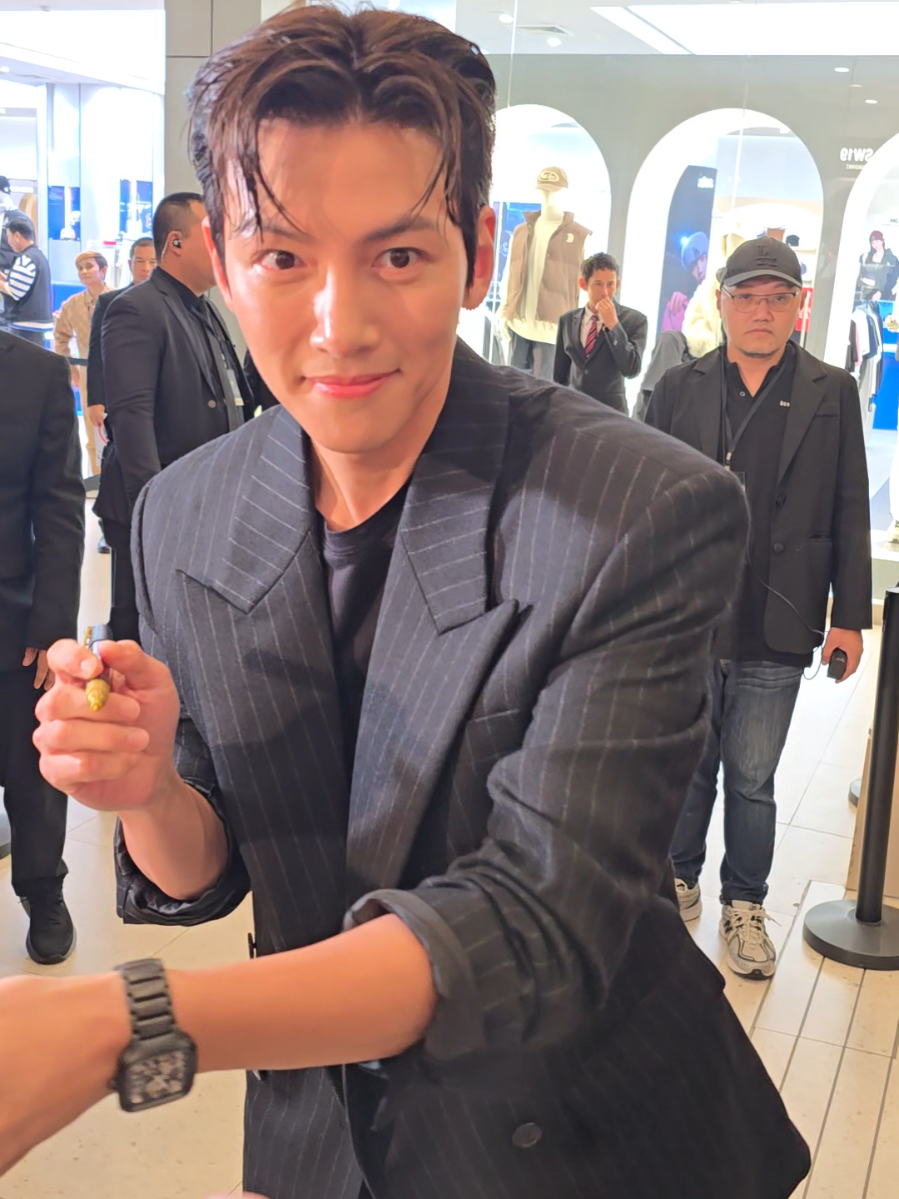 จะขิดไม่คิดว่าจะเดินมาหาไกล้ขนาดนี้หล่อใสมาก พี่อุ๊คจ๋า🤩💓 #JiChangWook   #จีชางอุค #지창욱 #RadoxJCW #RadoThailand 
