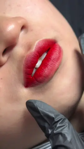 Chị ấy bảo phun môi mà ko sưng chị bo thêm 5 lít. Phun xong c lại cho hẳn 1🍠 là sao??? #phunmoi #phunmoidep #khuthammoi #mucphunxam #mucphunxamcelict 