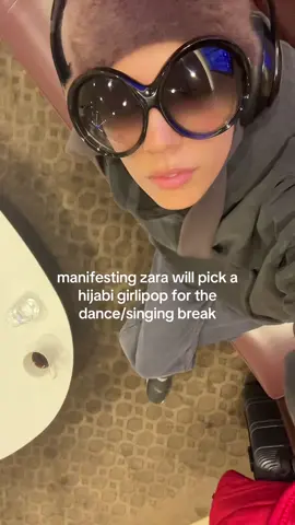 i just know her outfit is gonna hit!!!!!!