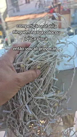 disputa natalina  se algum vizinho tiver tik tok  reajam kkkkk #competicaonatalina #natal #decoracaodenatal #natal #piscapisca 