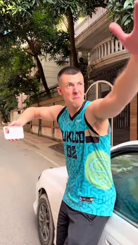 Takla bideshi theka phone chori! 🤣