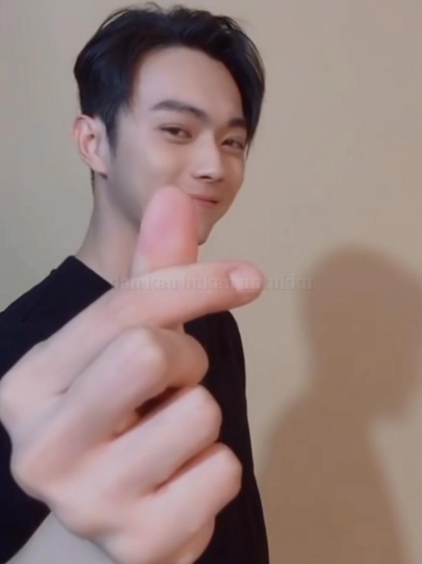 bahkan saya hidup pun dia juga tidak tau 🥹🥹tapi aku tetep suka dia meski banyak skandal diluaran sana 🫶🫶#xukai #xukaisoso #xukai许凯 #sosoxukai #sosoalive7 