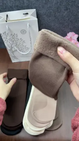 Mua liền đôi tất lót lông giữ ấm này chứ lạnh sâu em này đi siêu ấm #tatchannu #tatmuadong #tatchan #tatlotlong #thanhhoai22003 #xuhuong 