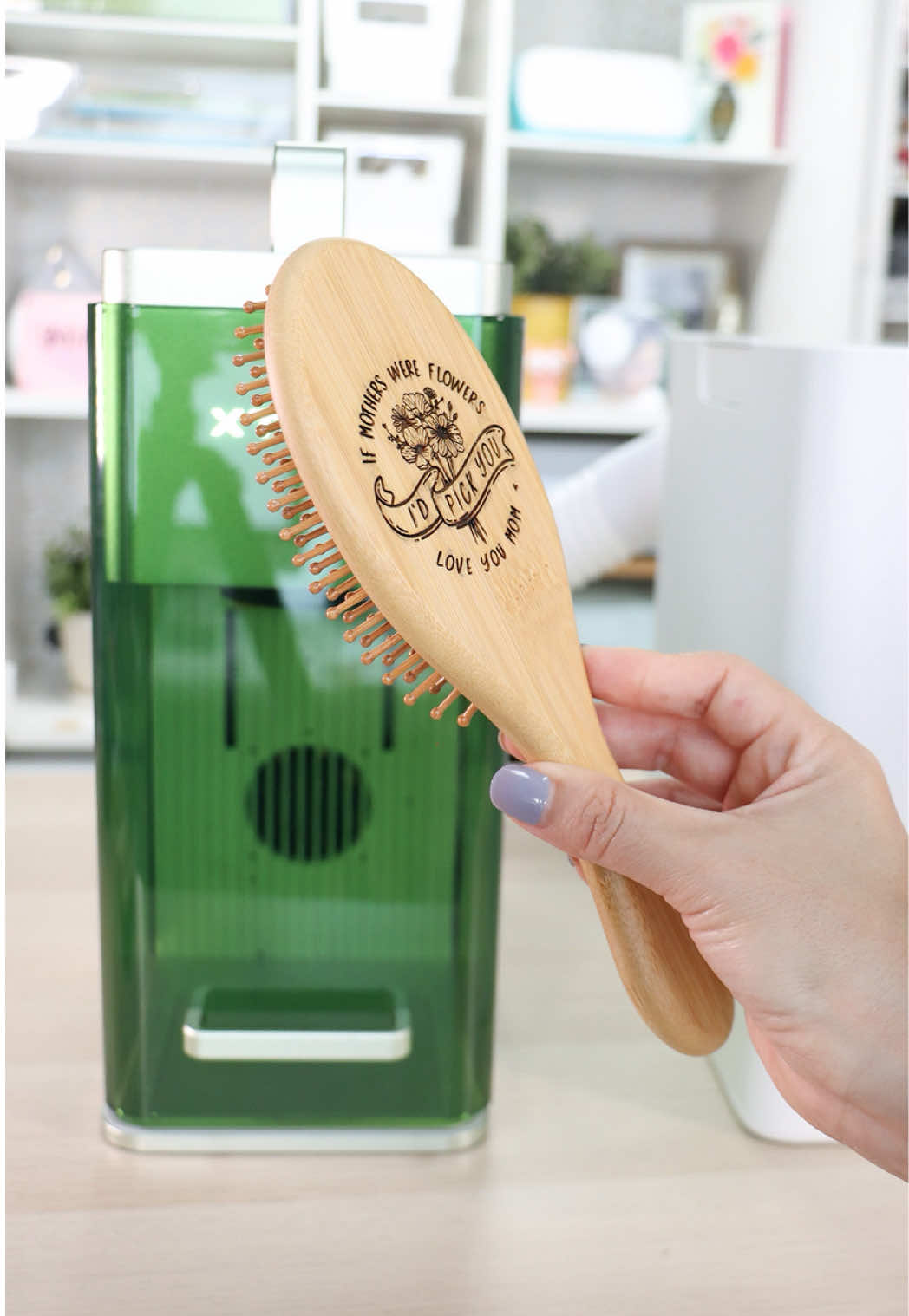 Unique Gift Ideas for Makers 🎁This personalized brush makes the perfect holiday gift for your mom—and it’s incredibly easy to engrave using the #xtoolf1  If a laser’s on your wishlist, don’t sleep on it: xTool’s Thanksgiving sales are live. Check the link in my bio. #xtoolgiftmaking #personalizedgifts #maquinalaser #engraved @xtoolofficial 