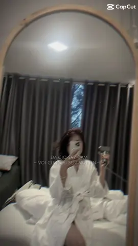 Đừng nghĩ e giống ai cả..bởi những đứa con gái khác đều trông chờ vào tình yêu của a.,,, Chứ còn em thì KHÔNG #trạmcảmxúc #yêubảnthân 