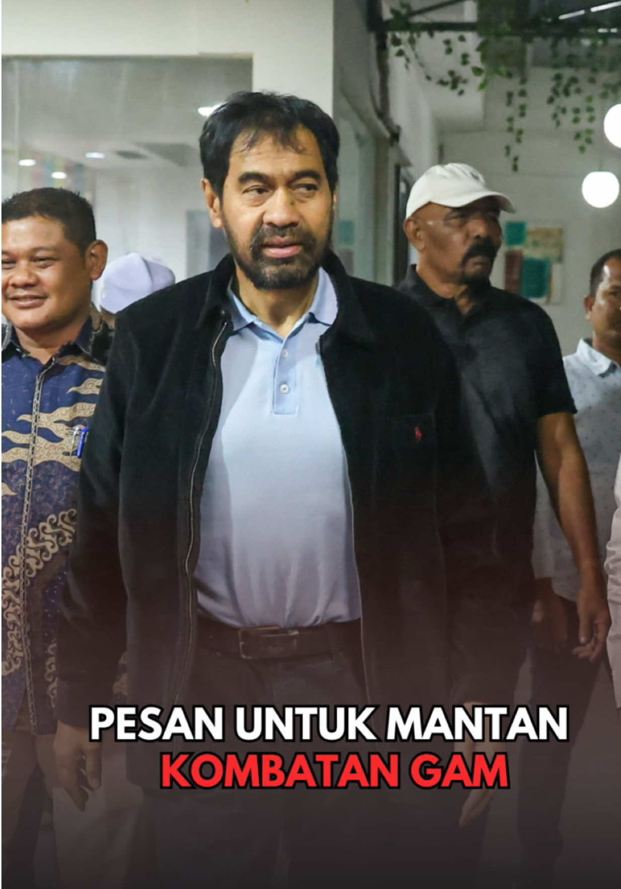 Saya berpesan kepada seluruh mantan kombatan Gerakan Aceh Merdeka, terutama para panglima di daerah masing-masing, mulai dari tingkat sagoe hingga wilayah, agar tetap menjaga kekompakan. Mari bersama-sama kita berpikir untuk melanjutkan perjuangan dan merawat damai di Aceh. Saya meminta agar kita tidak terpecah belah atau ‘lompat pagar’, karena sebelumnya sudah banyak yang salah langkah. #mualem #aceh #gubernuraceh #2025 #panglima 