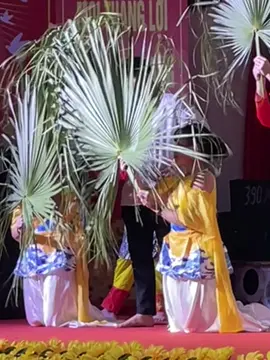 trước khi lên biểu diễn