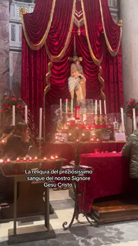 La reliquia del preziosissimo sangue di Cristo lascia per la prima volta nella storia Mantova e arriva a Roma nella chiesa di San Salvatore in Lauro 