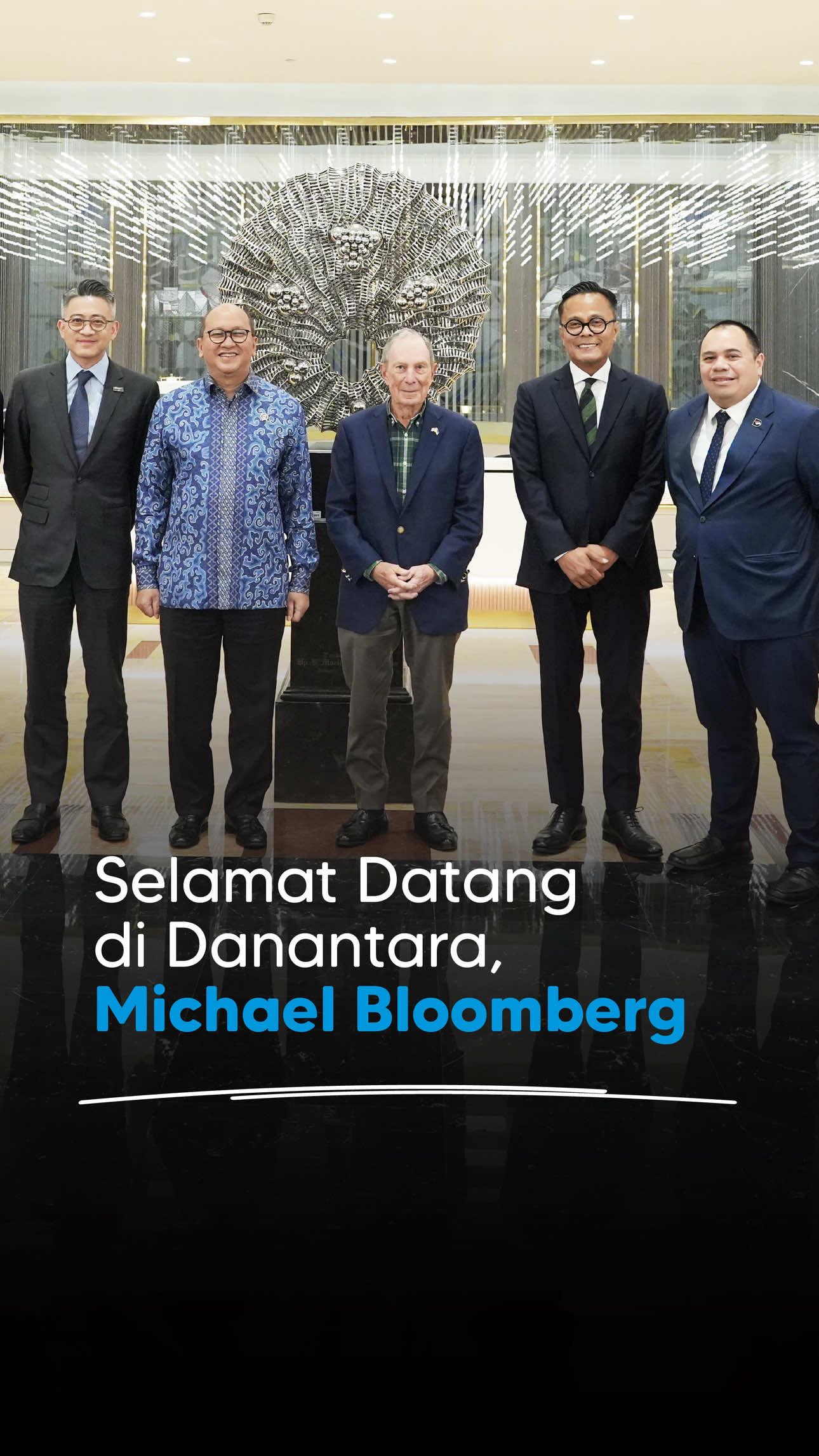 Thank you for visiting Danantara, Michael Bloomberg. Pertemuan ini sebagai tindak lanjut dialog dengan Bapak Presiden Prabowo Subianto di Istana Merdeka, membahas peluang kolaborasi strategis untuk meningkatkan kualitas hidup masyarakat Indonesia. Michael Bloomberg  menunjukkan ketertarikan untuk bekerja sama melalui program di bidang pendidikan, kesehatan, sanitasi, dan juga  konservasi laut. Langkah ini mencerminkan komitmen Indonesia untuk terus memperkuat kerja sama internasional secara berkelanjutan.