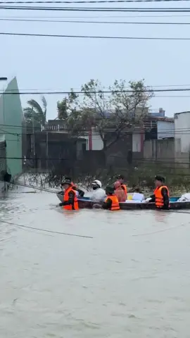 🇻🇳🇻🇳🇻🇳Tất cả vì miền Trung thân yêu ❤️❤️#qdndvn #mưagióbãobùng #lulutmientrung #binhdinh77 
