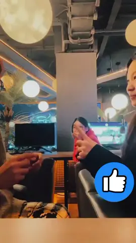 tôi thích ngắm nhìn hạnh phúc của người khác bởi vì điều đó quá xa xỉ với tôi 😊😊