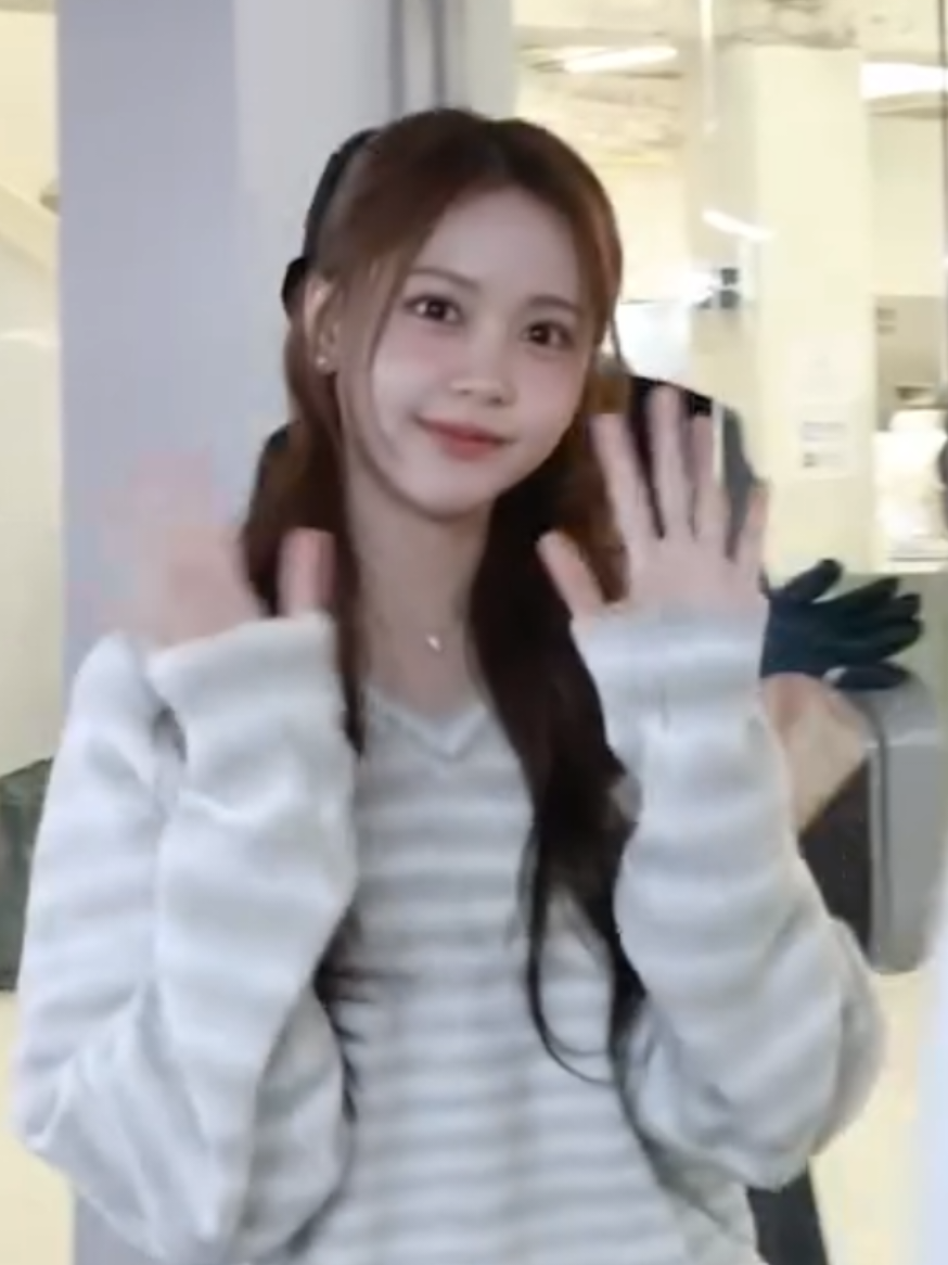 Carmen today at Teleca pop up event🫶 📹Lucky2Clover_,  tecn9ne23, koreanfirstclass, dispatch  #CARMEN #카르멘  #hearts2hearts #하츠투하츠 #dispatch 