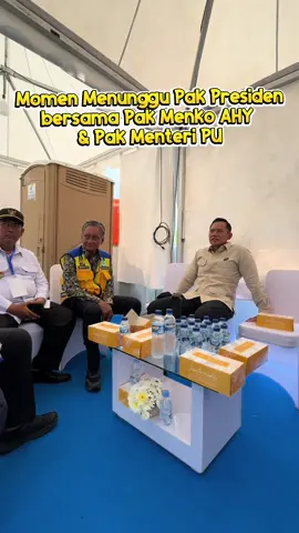 Momen Bang Herzaky, staf khusus Menko AHY, mendampingi Pak Menko Infra AHY dan Pak Menteri PU Dody Hanggodo, mempersiapkan kedatangan Pak Presiden Prabowo di Jembatan Kabaranan, Bantul, Yogya. Maju terus, Abangku. Pejuang infra kite. #ahy #agusyudhoyono #herzakyputrakalbar #pejuanginfra #jubir 