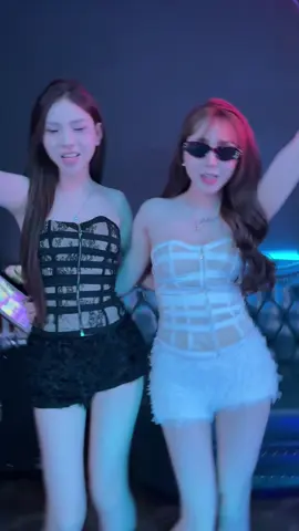 Em Nhiii hay em Oanh đâyy hả anh em 🤣🤣…??? 