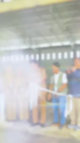 Pesanggrahan, Cilacap — 18 November 2025 PLN UIT JBT UPT Purwokerto bersama PLTU Adipala melaksanakan Program Tanggung Jawab Sosial dan Lingkungan (TJSL) berbasis pemanfaatan FABA (Fly Ash Bottom Ash) di Desa Pesanggrahan, Cilacap. Kegiatan ini menjadi langkah nyata dalam mengubah sisa pembakaran PLTU menjadi produk bernilai guna, salah satunya batako dan paving block yang berkualitas dan ekonomis.#plnpeduli #danantaraindonesia #cilacap #pln_indonesia 