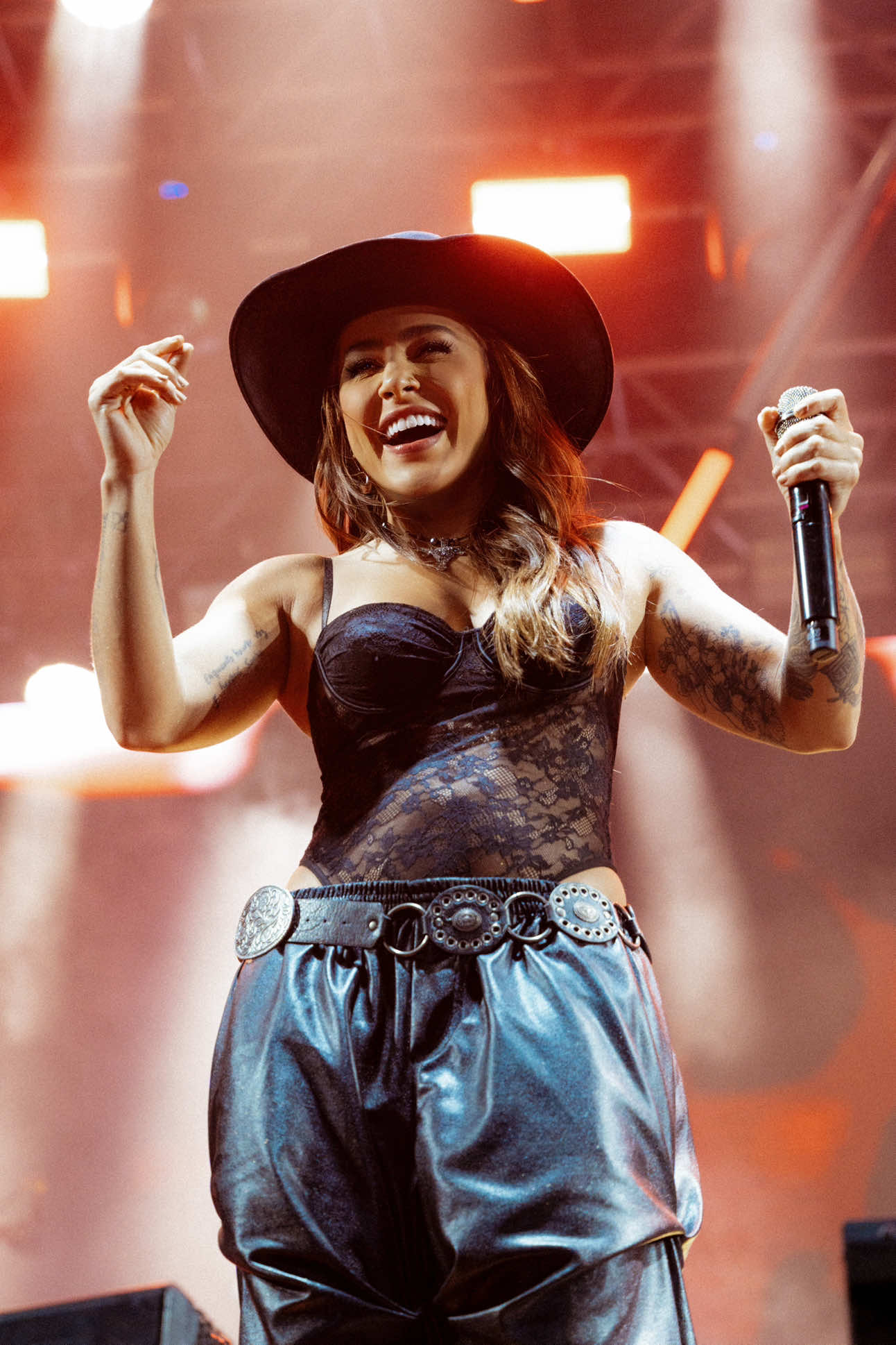 Vocês sabem que as modas do Raiz BH combinam direitinho com esse feriado prolongado, né? 🤠 Então bora pro play sem dó! 🫢 #lauanaprado #musicanova 