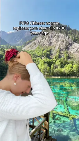 Crazy to think ancient women had thousands of ways to pin, twist, and knot their hair… and somehow we ended up with claw clips and elastics… Would you like more ancient hairstyles like this? 💬💗 #naturalhairstyle #hairpin #chinesehairpin #pov #ancientbeauty 