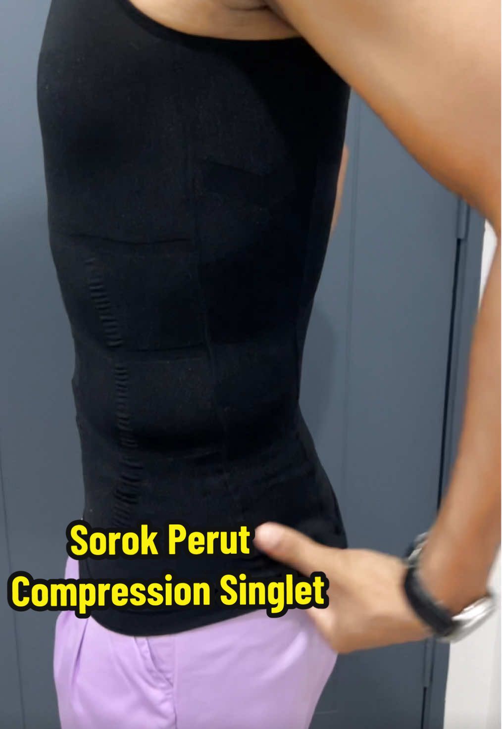 Biasalah kita semakin berumur, perut pun haihh. Pakai Compression Singlet ni buat kita kembali confident 🔥🤵🏻 #singlet #compression #compressionshirt #perut #baju 