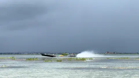 မစွန့်လွတ်နိုင်မှန်းသိရင် …  ပိုပြီးတော့ လုပ်ရက်ကြပါတယ် ပိုချစ်ပြလိုက်ရင် နည်းနည်းလောက်ပဲဖြစ်ဖြစ် ပြန်ချစ်ပြလာမယ့် ထင်ခဲ့ပေမယ့် တကယ်တမ်းကျတော့ … ပိုချစ်မှန်းသိရင် အရင်ကထက် ပိုပစ်ထားလိုက်ကြတာ များပါတယ် ဒီလူတော့ .. ငါမရှိရင် မဖြစ်ပါဘူးဆိုတဲ့ အတွေးတွေ ဝင်သွားတာနဲ့ ဖုန်းတွေ ဘယ်လောက်ဆက်ဆက် စာတွေ ဘယ်လောက်ပို့ပို့ အဖတ်ကို မလုပ်တော့သလိုပါပဲ မေတ္တာစစ်ရင် … ရောင်ပြန်ဟပ်တယ်ဆိုပေမယ့် မေတ္တာတွေ လူမှားပေးတော့ မစွန့်လွှတ်နိုင်မှန်းသိရင် ပိုပြီးတော့ ရက်စက်တတ်ကြတယ် ။ #Crd  #အင်းလေး