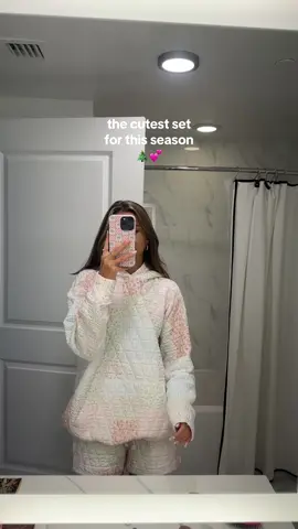 Wearing a size medium for reference! #tiktokshopblackfriday #tiktokshopcybermonday #quiltedset #quiltedhoodie 