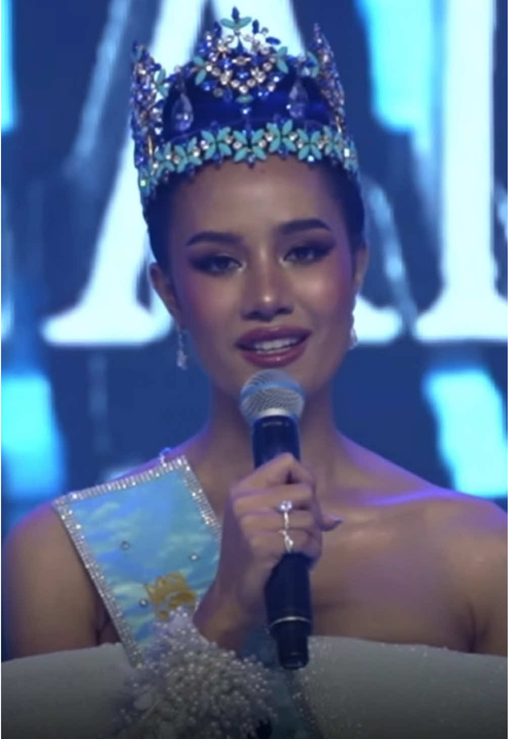 Beautiful messages as always 🥹🤍  Miss World 2025 @suchaaata has debuted her visit in the Philippines for the 1st time in her life and reign by hosting Miss Sultan Kudarat 2025 — Opal crowned the new Miss Sultan Kudarat World 2025 and the new winner will represent her province in the next Miss World Philippines Edition. Even though Opal just stays there in the Philippines in a few days but we will definitely see her in this country again! 🇵🇭✨ #missworld #missworld2025  #opalsuchata #โอปอลสุชาตา  #misssultankudarat2025     