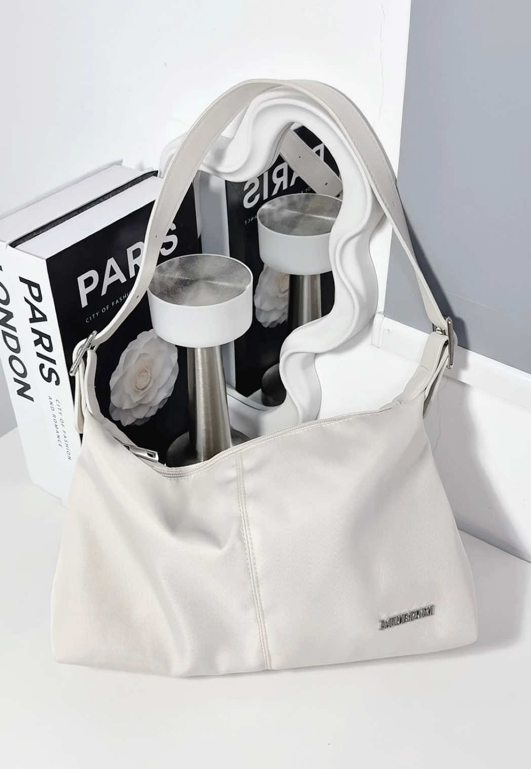 style it as a shoulder or crossbody bag👜 thanks to the switchable strap🤍 @MURIOKI Fashion Shop  #murioki #shoulderbag #crossbodybag #bag #fyp 