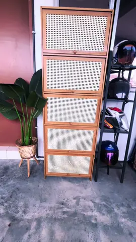 ✔ Kayu tebal & tahan lama ✔ Pintu smooth & tak mudah jam ✔ Ruang simpanan besar ✔ Sesuai untuk pakaian/produk rumah Stok terhad#Fypviral #fypviral 