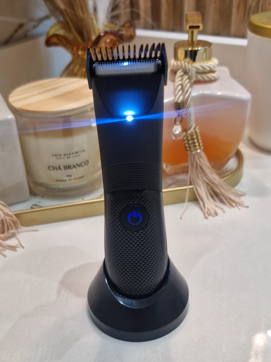 Chegou o aparador de pelos unissex que deixa qualquer rotina de cuidados muito mais prática! À prova d’água, recarregável, silencioso e com 4 acessórios para você aparar barba, corpo e regiões sensíveis com total conforto! 🔥💈 💡 Display digital + corte preciso = resultado profissional em casa! 🔥 De R$160 por apenas R$55! Aproveite o descontão da Black Friday! 👉 Garanta já o seu no TikTok Shop! #AparadorDePelos #CuidadosPessoais #PromoçãoTikTokShop #BlackFridayTikTok #Autocuidado       