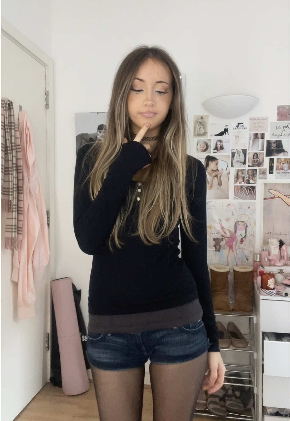 i’ve been walking solo #tumblr #fyp #chocker #winter #outfit 