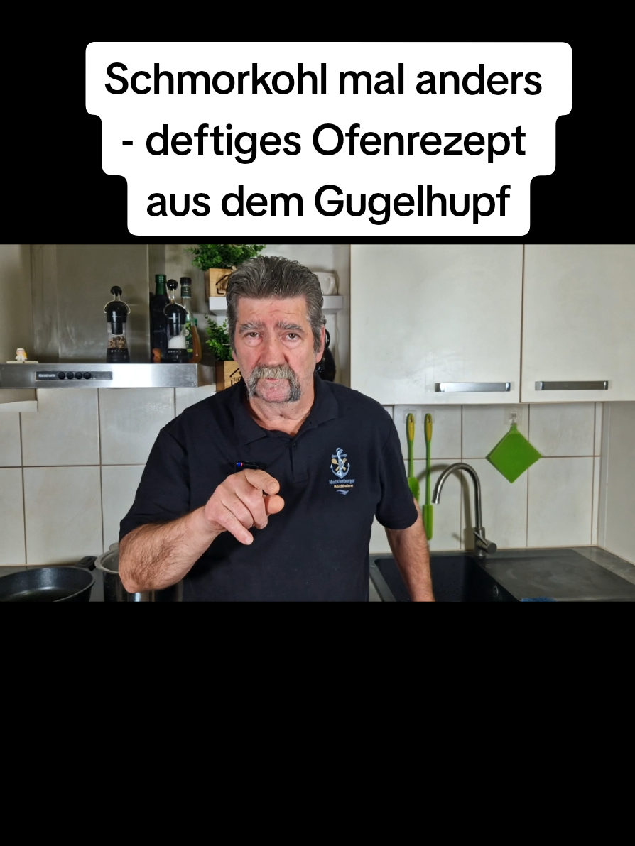 Heute zeigen wir dir unser Rezept für Schmorkohl mal anders - ein richtig deftiges Ofenrezept aus dem Gugelhupf. Wenn du Kohl liebst, aber mal etwas Neues ausprobieren willst, ist dieses Gericht genau dein Ding. Außen herrlich aromatisch, innen schön saftig und mit einer kräftigen, herzhaften Note. So hast du Schmorkohl garantiert noch nie erlebt.  Wir kombinieren klassisches Hausmannsessen mit einer modernen Idee und einem kleinen Überraschungseffekt aus dem Backofen. Ein Schmorkohl, der nicht nur unglaublich gut riecht, sondern auch perfekt für die ganze Familie geeignet ist. Dieses Rezept sorgt für Begeisterung am Tisch und schmeckt einfach nach Zuhause.  Hier sind die Zutaten, die du brauchst:  1 Weißkohl ca. 2 kg  2 Schalotten  2 Eier  1 Esslöffel Senf  1 kg Hackfleisch  2 Brötchen oder etwas Paniermehl  Salz  Pfeffer  120 g Schinkenwürfel  300 ml Rinderfond  Dieses Ofengericht ist die perfekte Kombination aus traditionellem Geschmack und kreativer Zubereitung. Du wirst überrascht sein, wie saftig und würzig Schmorkohl aus dem Gugelhupf schmecken kann. Besonders in der kalten Jahreszeit ist dieses Rezept ein echtes Wohlfühlgericht, das alle satt und glücklich macht.  Wenn du gerne neue Gerichte ausprobierst und auf der Suche nach einfachen, leckeren und bodenständigen Rezeptideen bist, dann schau dir unbedingt das Video an. Wir zeigen dir Schritt für Schritt, wie du diesen besonderen Schmorkohl ganz einfach selbst machst.  Gib dem Video gerne einen Daumen nach oben, wenn dir das Rezept gefällt. Schreib uns in die Kommentare, wie es dir gelungen ist, und abonniere unseren Kanal kostenlos, um keine unserer neuen Rezeptideen zu verpassen. Jede Woche erwarten dich neue, kreative Kochideen, unkompliziert erklärt und mit Herz zubereitet. #einfacherezepte #schmorkohl #kohl #ofengericht #hausmannskost 