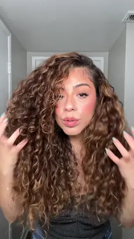 Sometimes I feel like it’s just best to put it up in a bun 🥴 but I tried haha how long do you guys go with your curls down before you put it up? #curlyhair #curlyhairrefresh #hairtok #curls #90shair  @Moroccanoil hydrating styling cream  @LolaVie sculpting paste 
