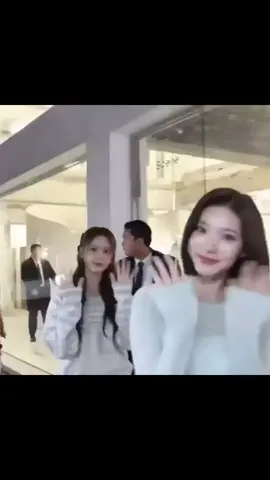 Queen Carmen👑 at Teleca pop-up store event #CARMEN #카르멘 #hearts2hearts #하츠투하츠 #s2u #hearts2hearts×redvelvet #kpop #beranda #foryou