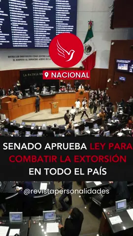 Senado aprueba ley para combatir la extorsión en todo el país  El Senado de la República aprobó por unanimidad la Ley General para Prevenir, Investigar y Sancionar los Delitos en Materia de Extorsión, una iniciativa impulsada por la presidenta Claudia Sheinbaum. La nueva legislación establece un tipo penal único en el país y penas que van de 15 a 42 años de prisión, principalmente para quienes operan desde centros penitenciarios, usan violencia o se ostentan como integrantes del crimen organizado. También fija sanciones de hasta 37 años para quienes extorsionen a migrantes o utilicen datos privados, y hasta 33 años para casos de cobro de piso a sectores productivos. Durante la discusión, legisladores de todas las bancadas coincidieron en la urgencia de frenar un delito que se denuncia muy poco y que ha crecido con el uso de tecnologías. La ley regresa a Diputados para su aprobación final.  #SenadoDeMéxico #Extorsión #ClaudiaSheinbaum #SeguridadNacional #LeyContraLaExtorsión #Revistapersonalidades #personalidadesquedejanhuella #méxico