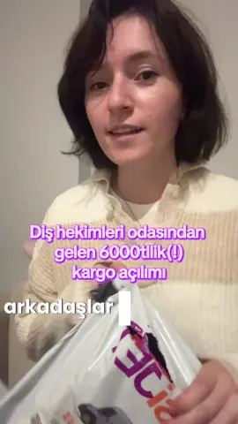 Evet bu yıl diş hekimleri odasından gelen yıllık hediyemiz bir adet ajanda ve termos çıkıyor  Bu ajandayı kullanabilen var mı merak ediyorum Termos da ibbden gelmiş diye duydum bilgisi olan varsa açıklasın Bu kayıt zorunlu arkadaşlar karşılığında da çalışma saatlerimizde etkinlik (asla bizim için değil) düzenliyorlar  #fy #fyppppppppppppppppppppppp #dişhekimliği #dental 