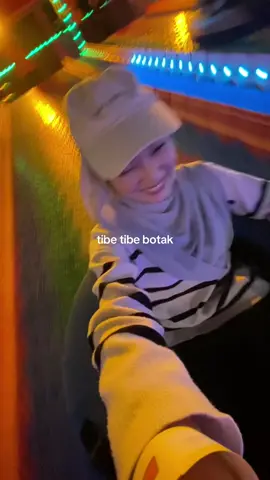 lupa lak kewujudan topi atas palo