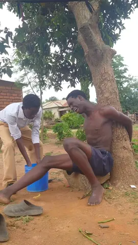 that guy doesn't bath long time 🤣🤣🤣🤣🤣🤣🤣🤣🤣🤣🤣🤣🤣🤣🤣 #funny #comedy #lol #trendingvideo #comedia 