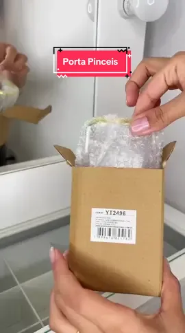 Mais praticidade na make! Porta-pincéis multifuncional e portátil. ✨ ID AWE-FKG-FAF #Organizador #PortaPincéis #Makeup #Beauty #Acessorios   