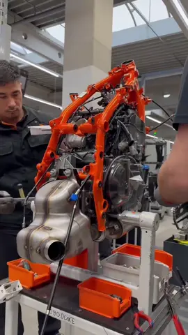 Production in motion. THE PUNISHER is here. The 2026 KTM 990 DUKE R is officially rolling off the line in Austria. Lighter, sharper, and even more brutal than before, the latest ‘R’ model takes the DUKE legacy to new extremes – 130 PS, 103 Nm, fully adjustable WP APEX suspension, and Brembo Stylema brakes. Built to punish every corner, on road or track. #KTM #ReadyToRace #KTM990DukeR #ThePunisher #GetDuked 