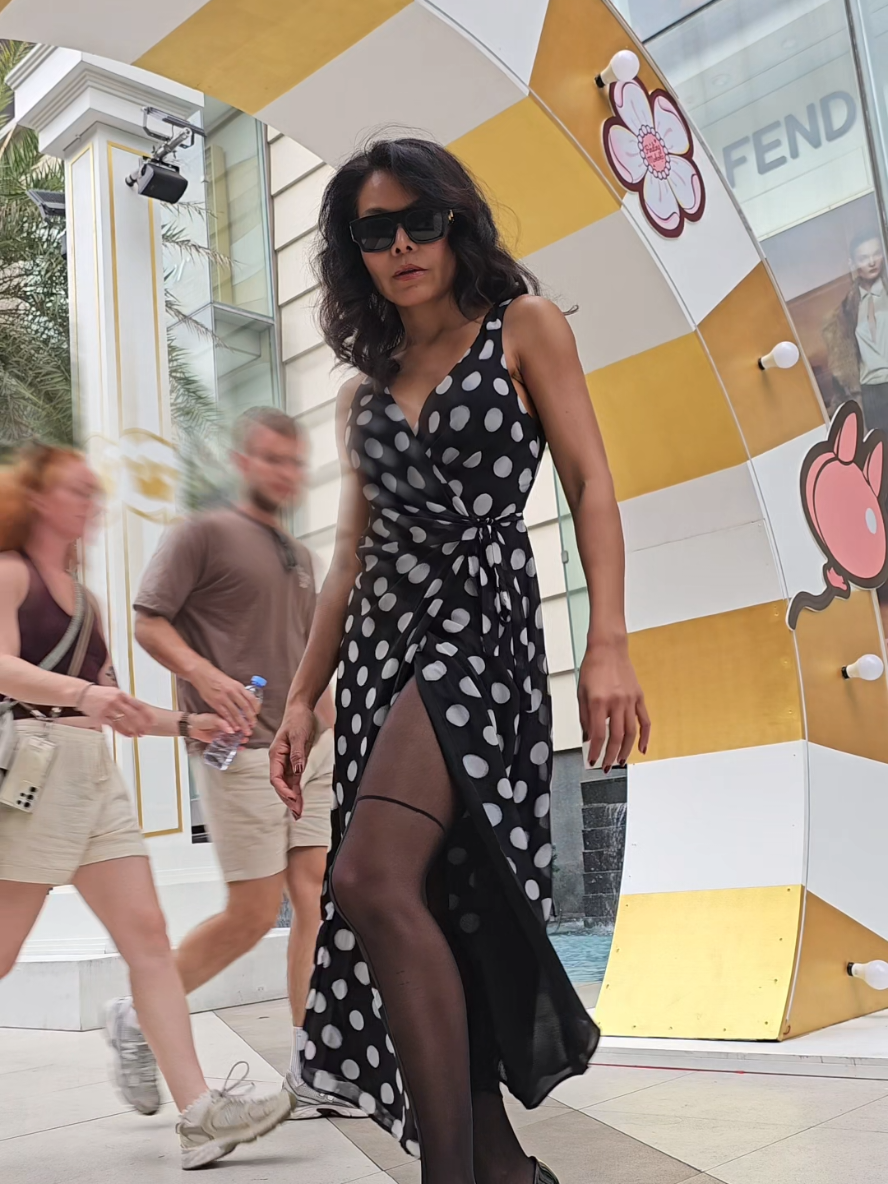 🖤 “Monochrome in Motion” #HighHeels #HeelsFashion #HeelsAddict #StilettoStyle #HeelsAndConfidence