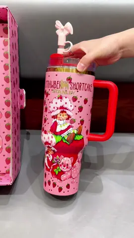 #strawberryshortcake #christmasgiftideas #tumbler #cup #fyp 
