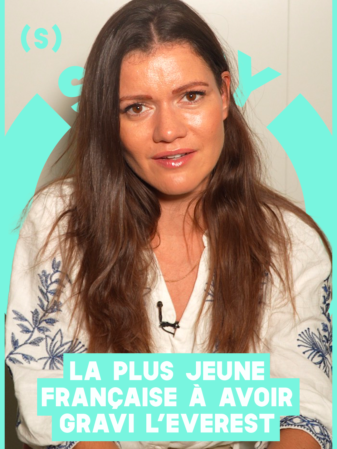 « C’est pas parce que je suis une femme que je peux pas faire des défis sportifs ou des expéditions comme les hommes. » À 26 ans, @7sommets_constance est devenue la plus jeune Française à atteindre le sommet de l’Everest. Une étape de plus dans la promesse faite à son père : disperser ses cendres sur les sept plus hauts sommets du monde.  Elle raconte cette aventure intime et puissante dans son livre Tu reposeras sur les plus hauts sommets du monde papa, paru aux éditions Fayard.  #sport #resilience #femme