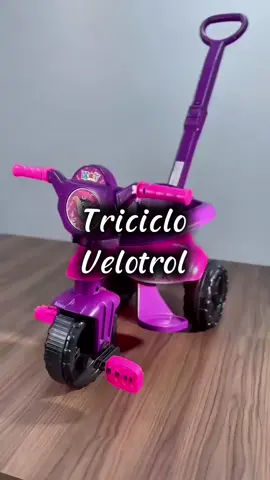O TRICICLO VELOTROL QUE TODAS AS CRIANÇAS ESTÃO AMANDO! ✨🚲 Gente, vocês PRECISAM ver esse (Triciclo Velotrol)! Ele é super seguro, resistente, confortável e perfeito para incentivar a coordenação e a diversão dos pequenos 😍🔥 É aquele presente que a criança usa TODO DIA e se apaixona na hora! 👇🏽😱 Link nos comentários 👇🏽 #triciclo #brincadeira #shopeebr 