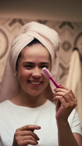 Tu yo del futuro ya lo sabe, la vida es muy corta para una sufrir en cada depilada.  Con Schick todo es más fácil, suave y sin líos. #SchickParaLoQueEs