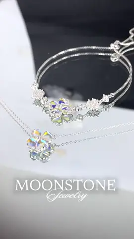 Đá Moonstone kết hợp cùng cỏ 4 lá sẽ xinh như thế nào #viral #trangsucbac #helino #trangsuc #ht 