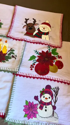 Encomenda especial concluída!🙏🏽🥰 Foram 11 panos de prato natalinos feitos com muito carinho. ✨🎄 #panoprato #decoracaodecas #natal2025 #decoracaonatalina 