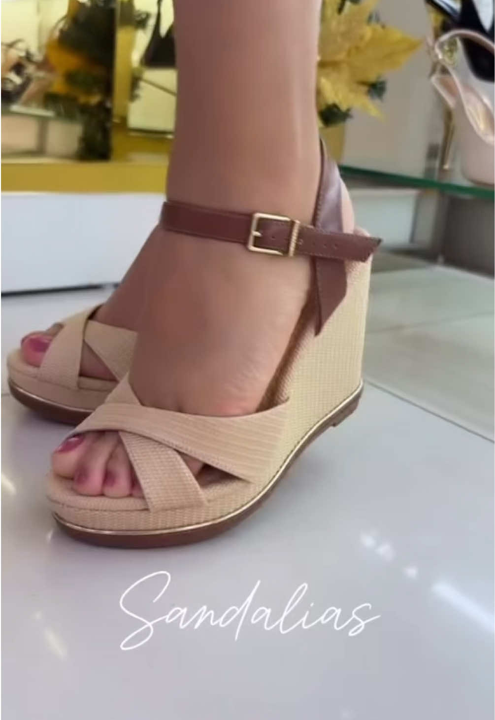 ¡Elegancia y comodidad! Ya llegó la nueva colección de Vizzano para complementar tus outfit y darle el glam perfecto🥳 🫶👡.  🏪Las encuentras aquí en Viviany:  📍 Jr. Asamblea 200 y 310 - Huamanga - Ayacucho 👉 Para mayor información escríbenos al WhatsApp 📱990090292  #tendencia #boutique #moda #peru #sandalias 